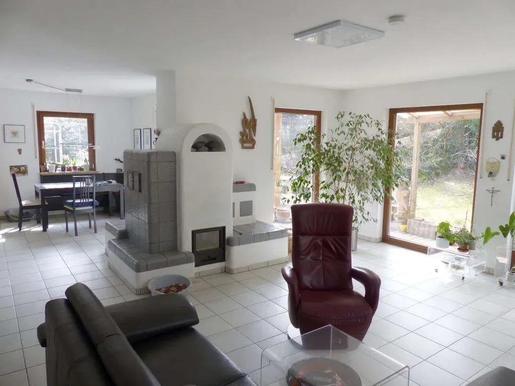 Oase im Grünen! Ansprechendes Wohnhaus mit Offenstall, Dop.-Garage, Solar, PV-Anlage, 9149 m² Gr. – Bild 4