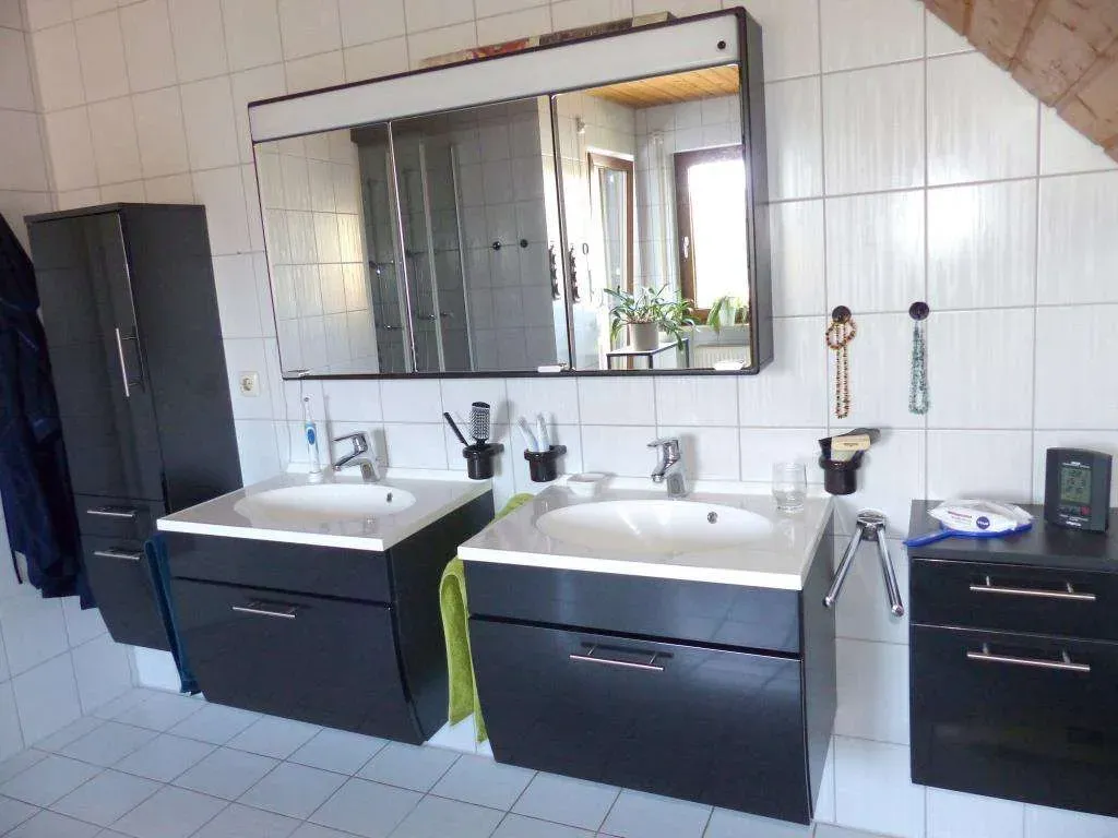 Oase im Grünen! Ansprechendes Wohnhaus mit Offenstall, Dop.-Garage, Solar, PV-Anlage, 9149 m² Gr. – Bild 12