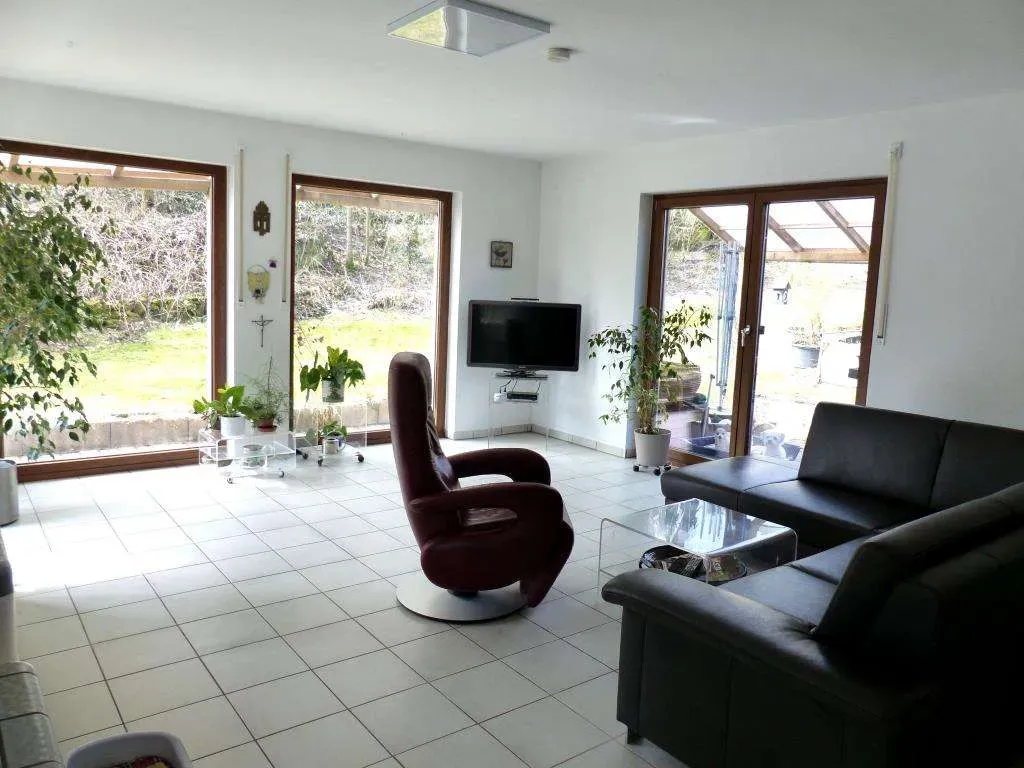 Oase im Grünen! Ansprechendes Wohnhaus mit Offenstall, Dop.-Garage, Solar, PV-Anlage, 9149 m² Gr. – Bild 6