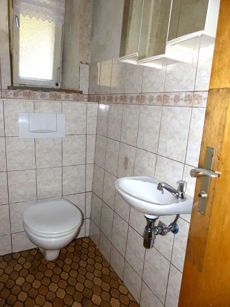 Private und gewerbliche Nutzung möglich!!! Günstiges Wohnhaus mit Ladeneinheit und Nebengebäuden – Bild 8