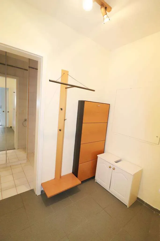 Ruhig gelegen! Ansprechende 4 Zi.-ETW mit 2 Balkonen, 2 Bädern, Einbauküche u. Garage – Bild 8