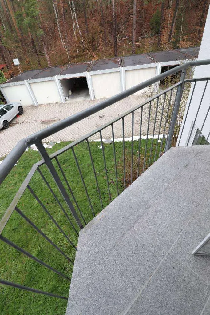Ruhig gelegen! Ansprechende 4 Zi.-ETW mit 2 Balkonen, 2 Bädern, Einbauküche u. Garage – Bild 5