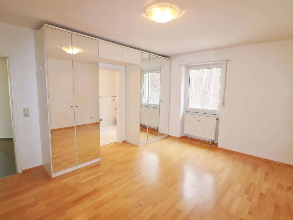 Ruhig gelegen! Ansprechende 4 Zi.-ETW mit 2 Balkonen, 2 Bädern, Einbauküche u. Garage – Bild 12