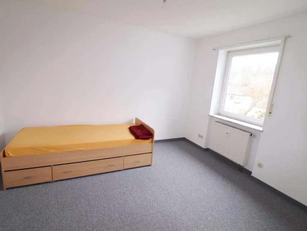 Ruhig gelegen! Ansprechende 4 Zi.-ETW mit 2 Balkonen, 2 Bädern, Einbauküche u. Garage – Bild 15