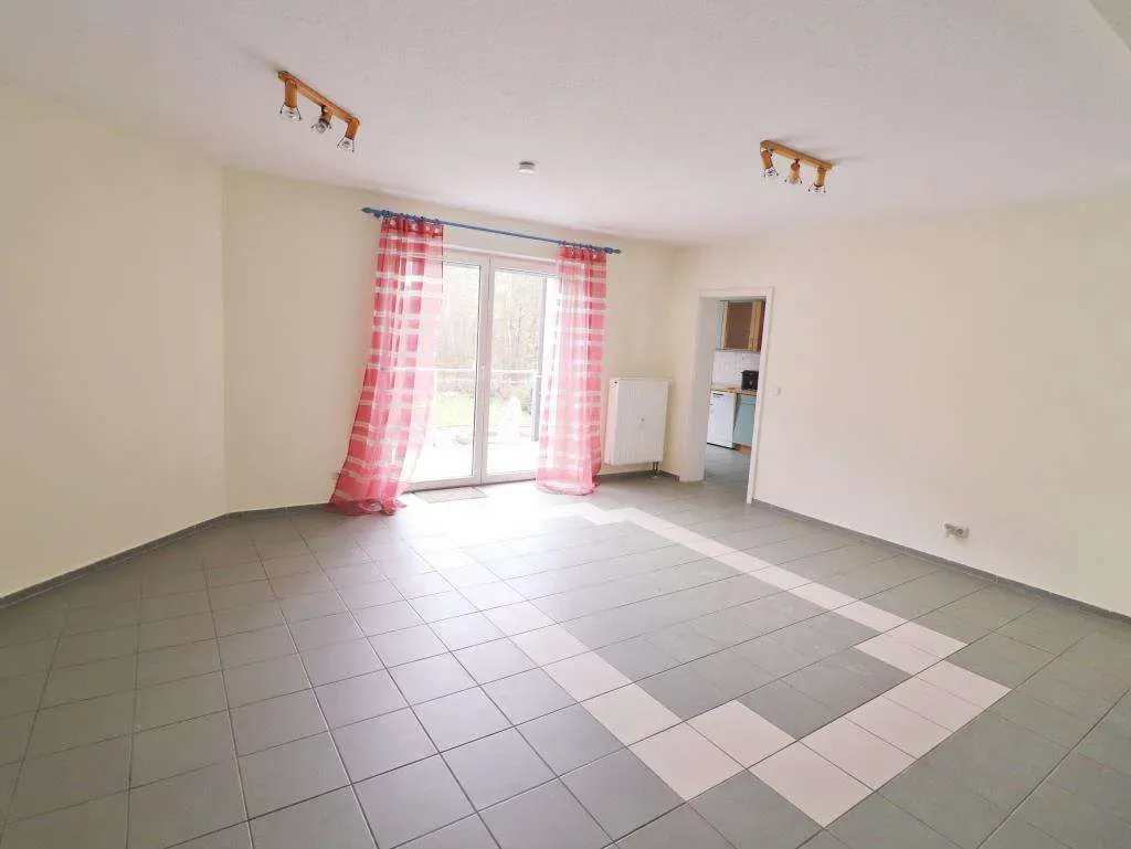 Ruhig gelegen! Ansprechende 4 Zi.-ETW mit 2 Balkonen, 2 Bädern, Einbauküche u. Garage – Bild 13