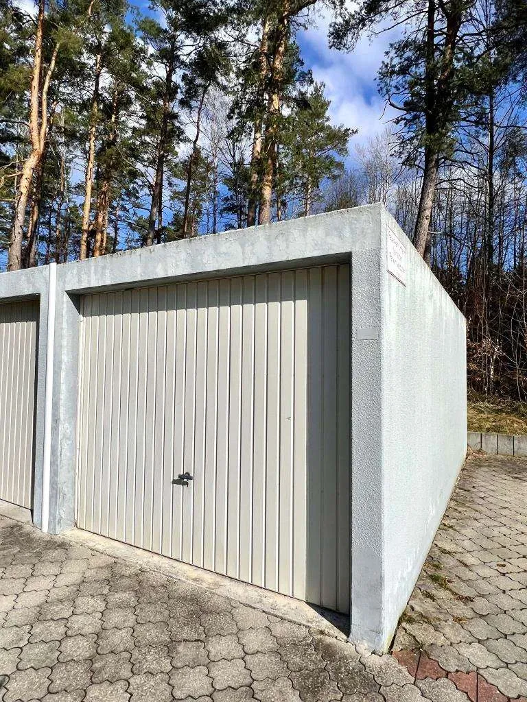 Ruhige Lage! Ansprechende 4 Zi.-ETW mit 2 Balkonen, 2 Bädern, Einbauküche u. Garage – Bild 4
