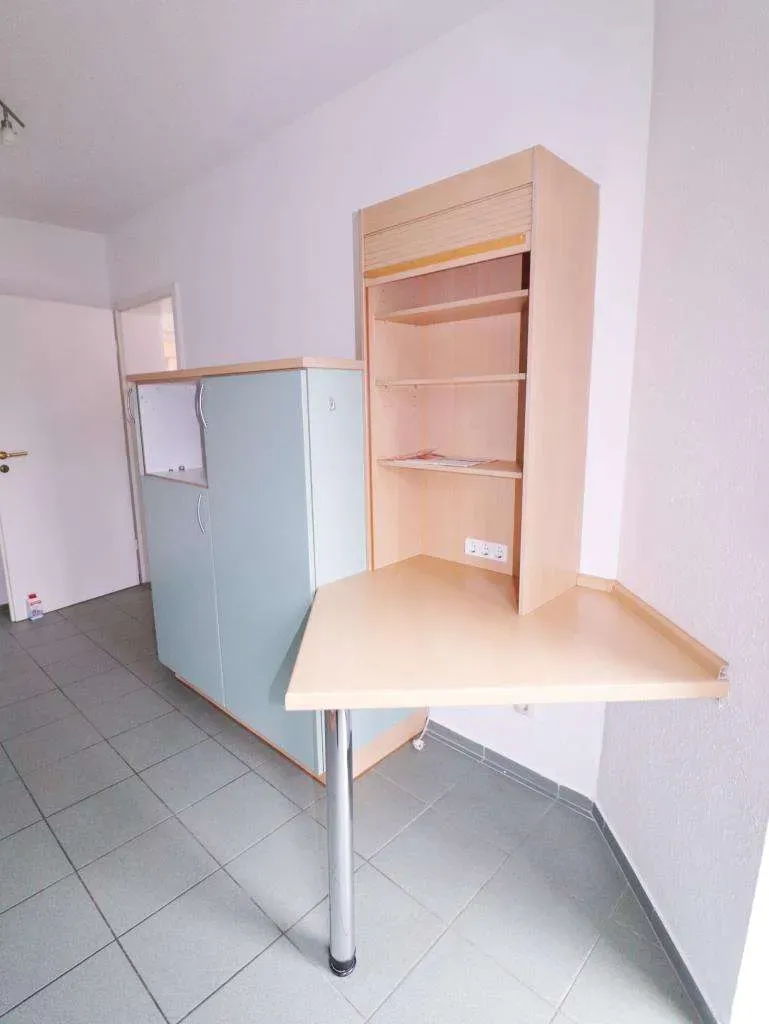 Ruhige Lage! Ansprechende 4 Zi.-ETW mit 2 Balkonen, 2 Bädern, Einbauküche u. Garage – Bild 9
