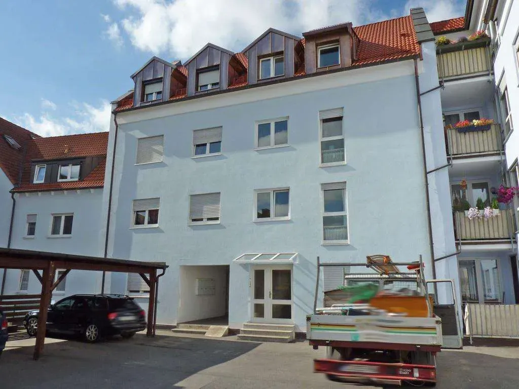 Ruhige und zentrale Lage!!! Moderne 3 Zi.-Whg. mit gr. Balkon und Carport, nähe Bahnhof – Bild 1