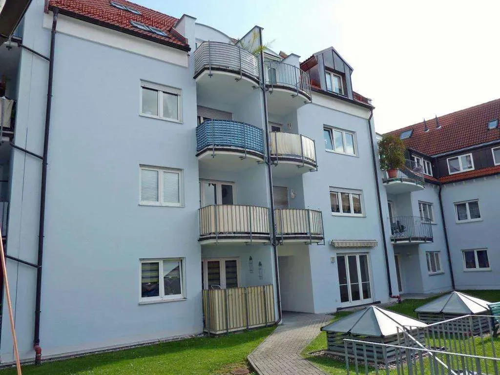 Ruhige und zentrale Lage!!! Moderne 3 Zi.-Whg. mit gr. Balkon und Carport, nähe Bahnhof – Bild 2