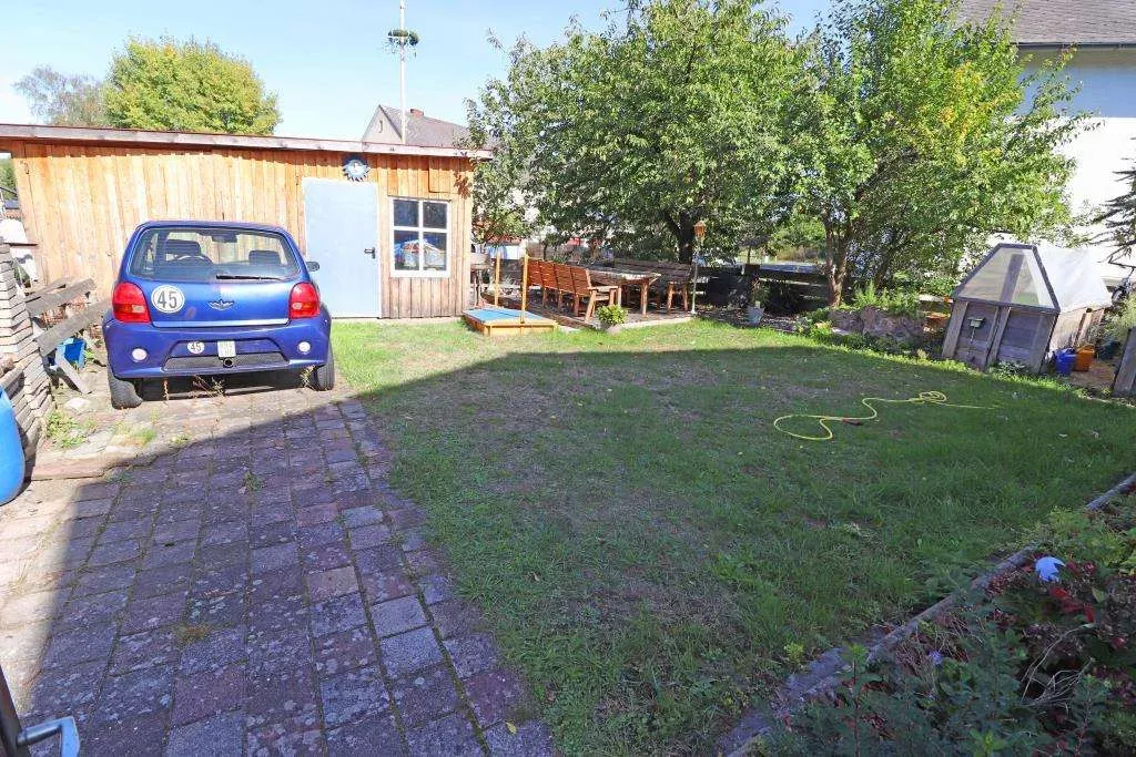 Saniertes Wohnhaus! Nutzbar als Ein- oder Zweifam.-Haus mit Wintergarten und zwei Garagen – Bild 7