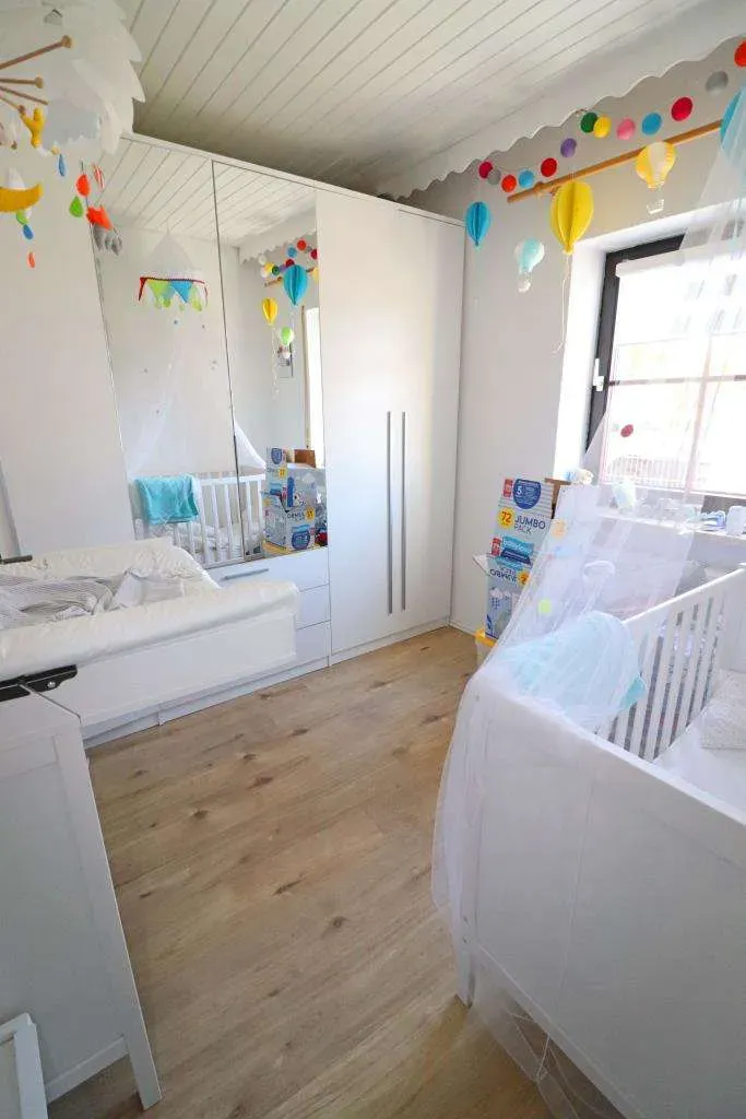 Saniertes Wohnhaus! Nutzbar als Ein- oder Zweifam.-Haus mit Wintergarten und zwei Garagen – Bild 13