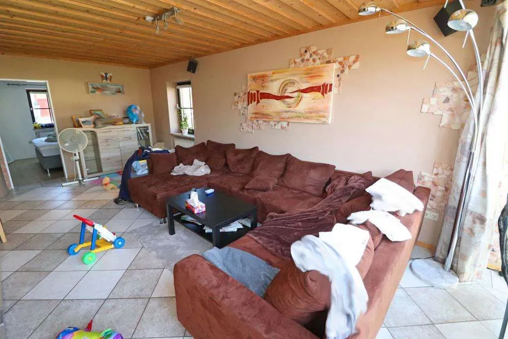 Saniertes Wohnhaus! Nutzbar als Ein- oder Zweifam.-Haus mit Wintergarten und zwei Garagen – Bild 10