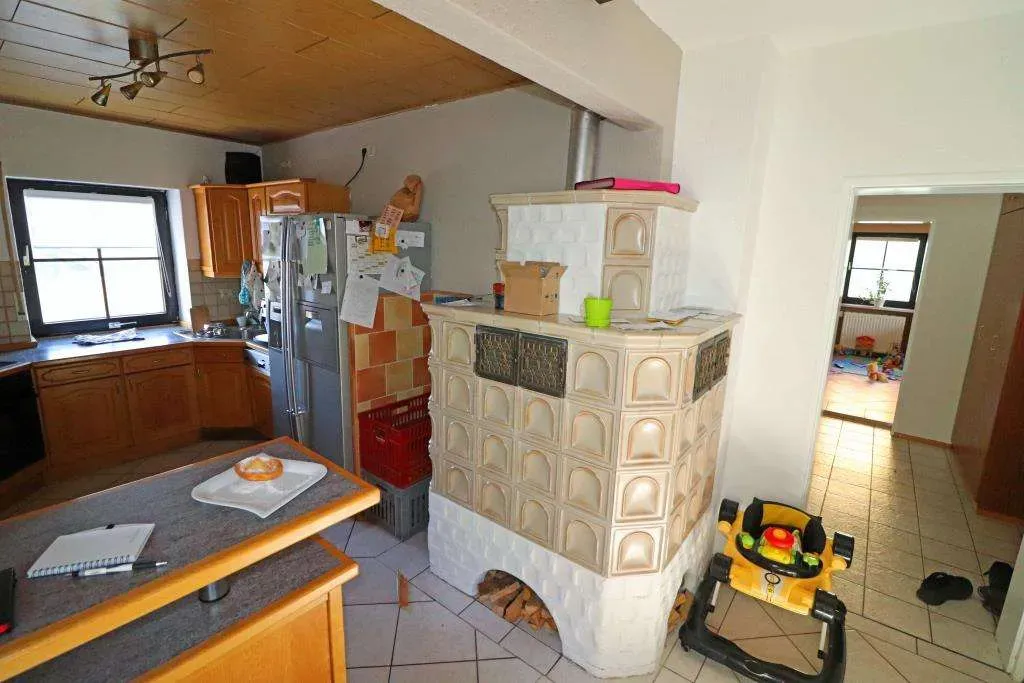 Saniertes Wohnhaus! Nutzbar als Ein- oder Zweifam.-Haus mit Wintergarten und zwei Garagen – Bild 11