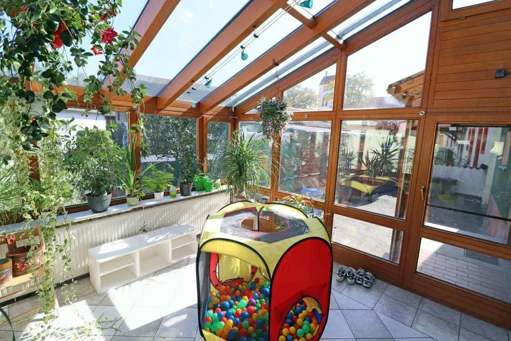 Saniertes Wohnhaus! Nutzbar als Ein- oder Zweifam.-Haus mit Wintergarten und zwei Garagen – Bild 8
