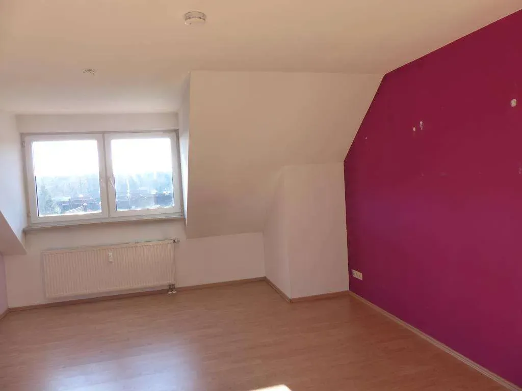 Schnäppchen geboten!!! Günstige 3 Zi.-ETW mit Stellplatz, teilw. Außenfassade und Heizung erneuert – Bild 3