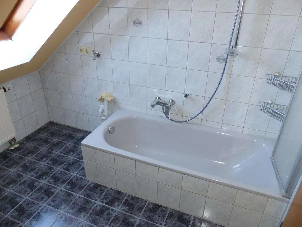 Schnäppchen geboten!!! Günstige 3 Zi.-ETW mit Stellplatz, teilw. Außenfassade und Heizung erneuert – Bild 8