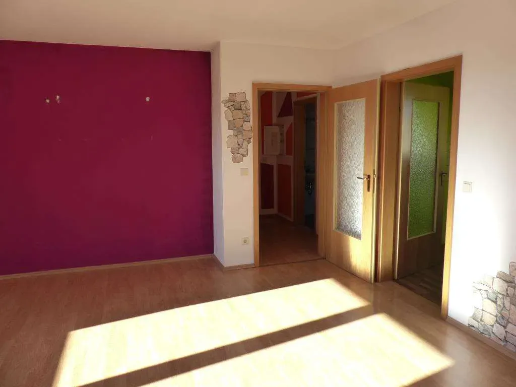 Schnäppchen geboten!!! Günstige 3 Zi.-ETW mit Stellplatz, teilw. Außenfassade und Heizung erneuert – Bild 7