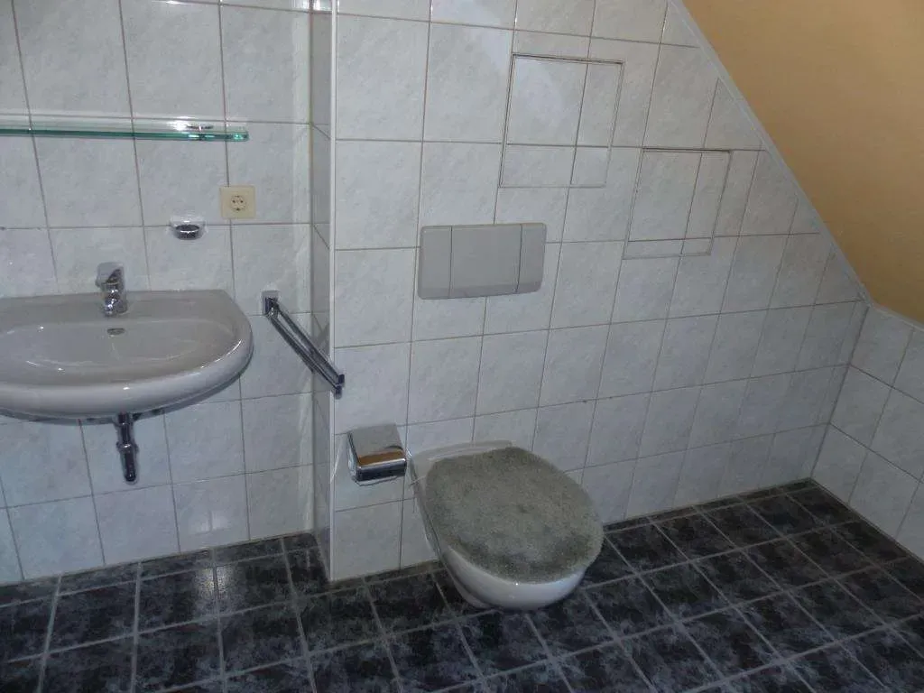 Schnäppchen geboten!!! Günstige 3 Zi.-ETW mit Stellplatz, teilw. Außenfassade und Heizung erneuert – Bild 9