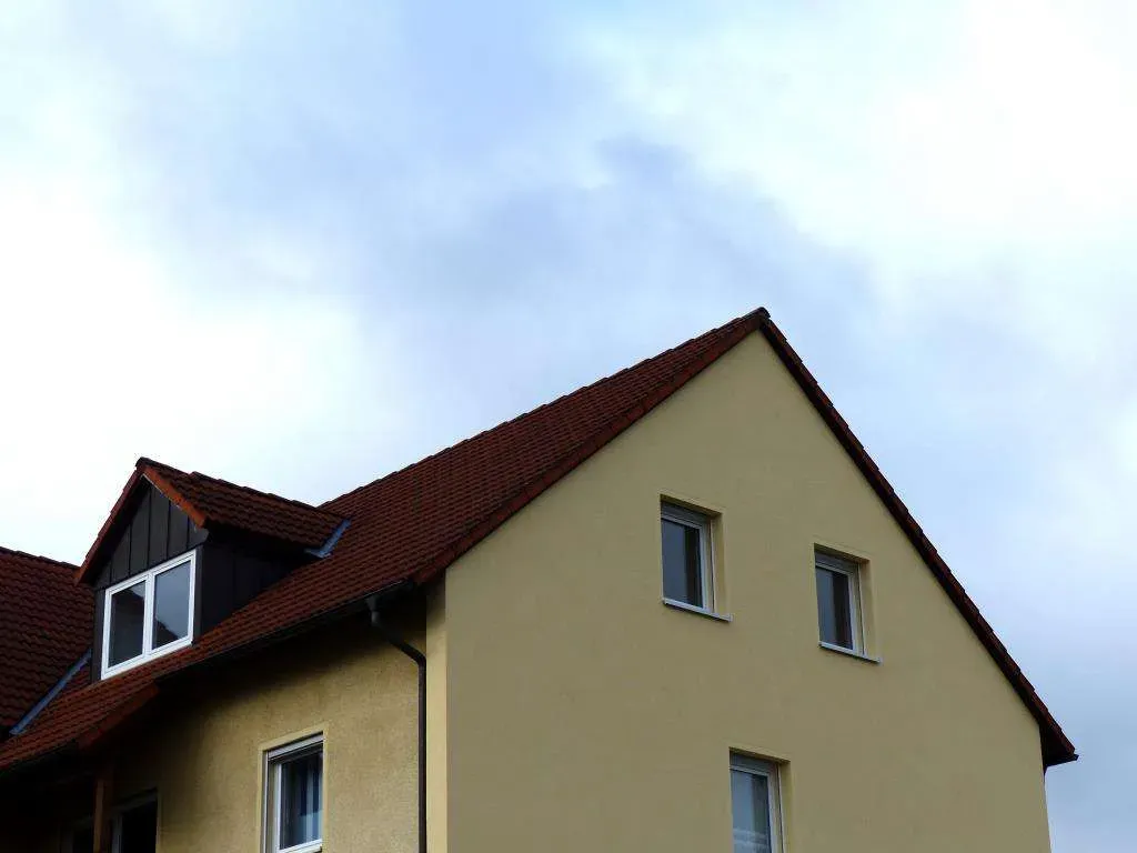 Schnäppchen geboten!!! Günstige 3 Zi.-ETW mit Stellplatz, teilw. Außenfassade und Heizung erneuert – Bild 2