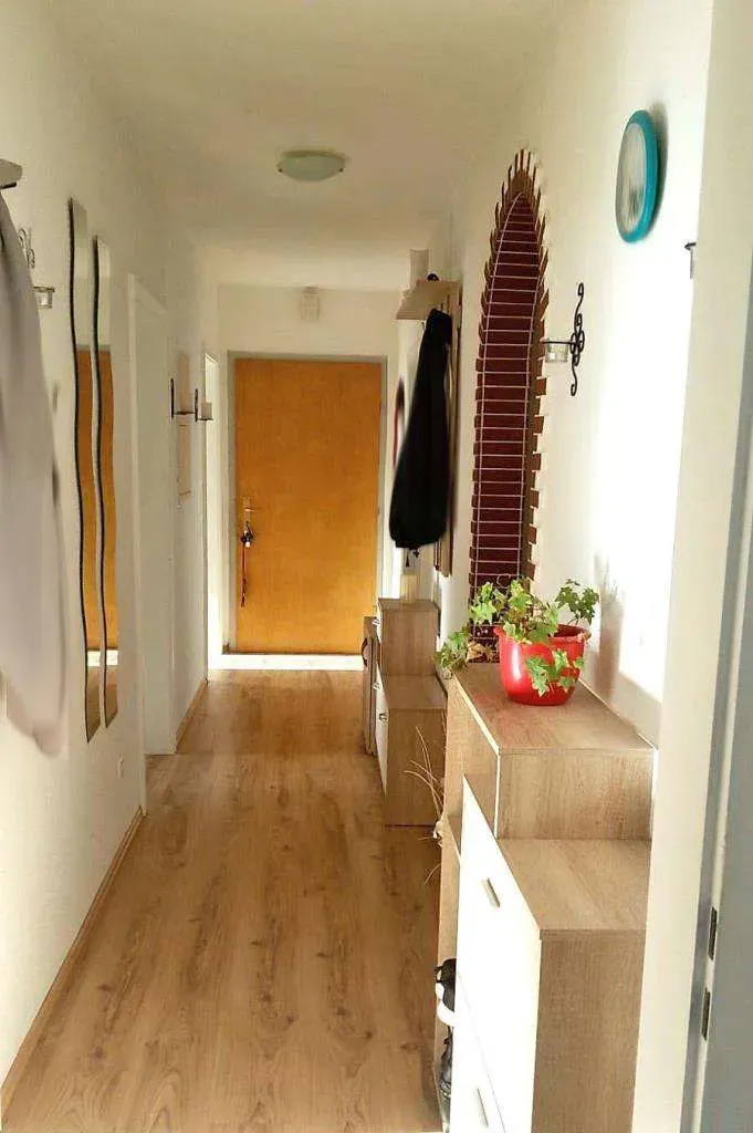 Schöne Lage geboten! Frei stehendes Zwei- oder Dreifam.-Haus mit drei Garagen und einem Freisitz. – Bild 10
