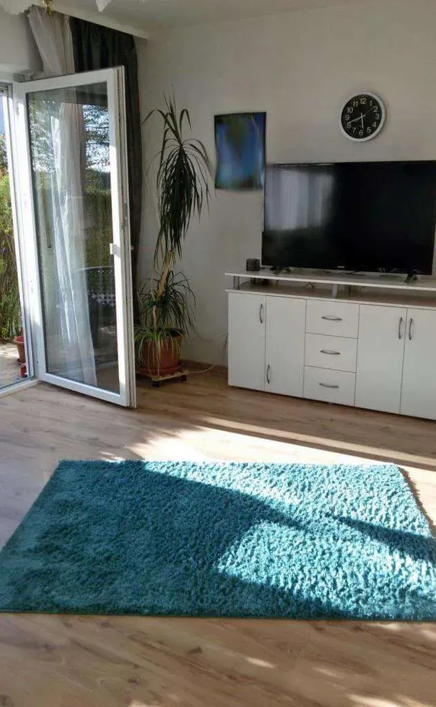 Schöne Lage geboten! Frei stehendes Zwei- oder Dreifam.-Haus mit drei Garagen und einem Freisitz. – Bild 5