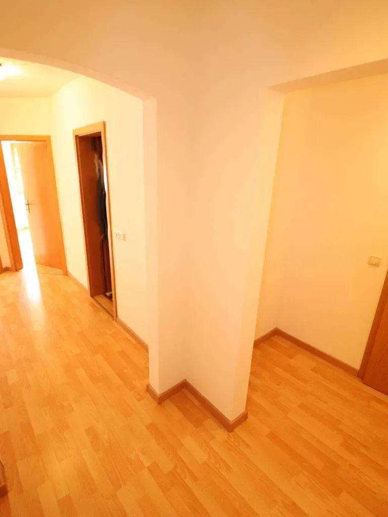 Sofort bezugsfrei! Ansprechende 2 Zi.-Wohnungen mit Einbauküche u. Stellplatz ohne Blk. – Bild 3
