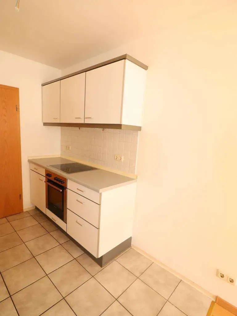 Sofort bezugsfrei! Ansprechende 2 Zi.-Wohnungen mit Einbauküche u. Stellplatz ohne Blk. – Bild 6