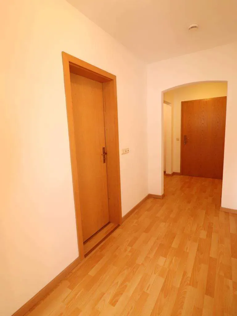 Sofort bezugsfrei! Ansprechende 2 Zi.-Wohnungen mit Einbauküche u. Stellplatz ohne Blk. – Bild 4
