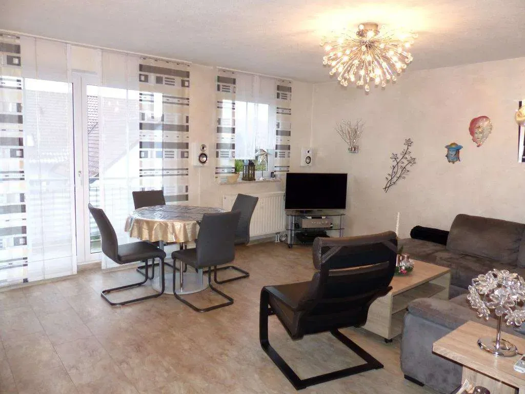 Sofort frei!! Tolle 3 1/2 Zi.-Whg., inkl. EBK, mit einem schönen Süd-Balkon u. Stellplatz – Bild 1