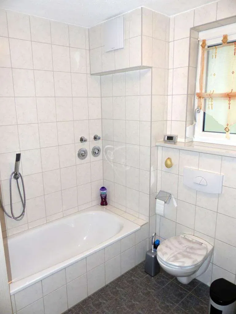 Sofort frei!! Tolle 3 1/2 Zi.-Whg., inkl. EBK, mit einem schönen Süd-Balkon u. Stellplatz – Bild 11