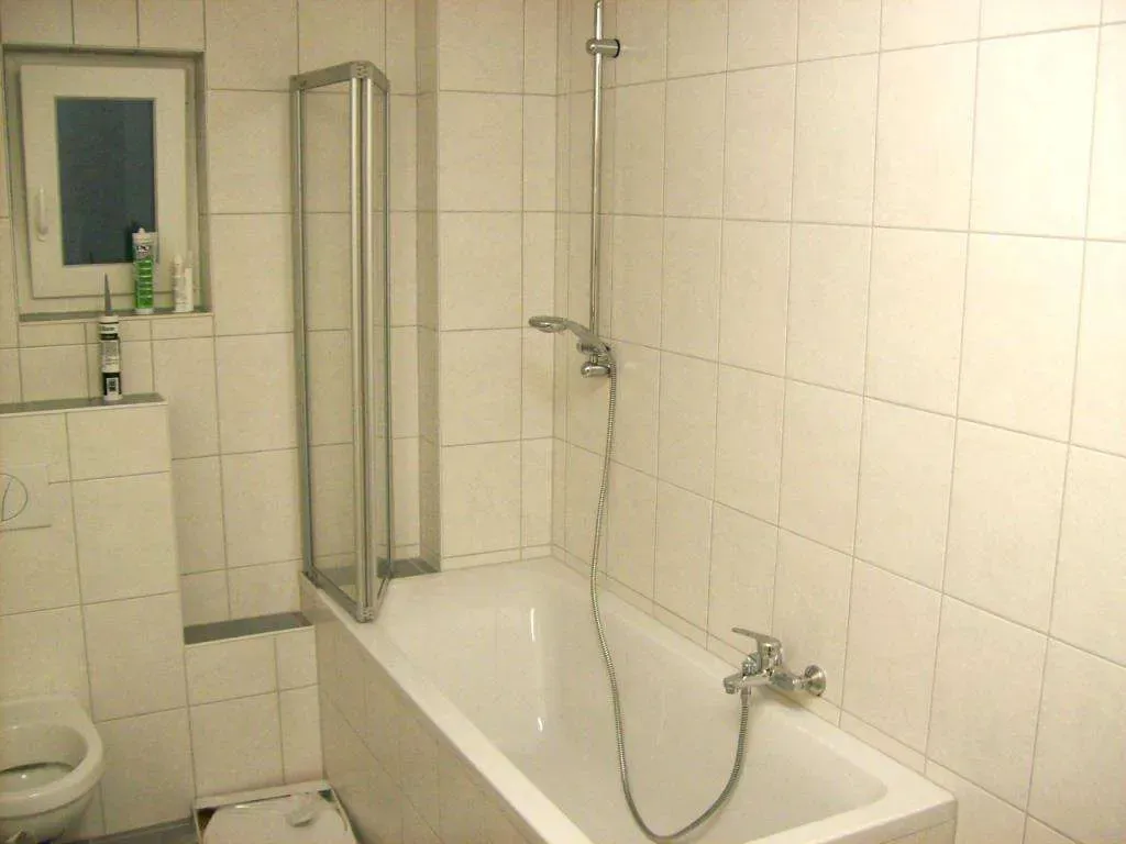Top Anlage geboten! Zwei Häuser (Bj. 1965 u. 1991) mit insges. vier Wohneinheiten und Garage – Bild 14