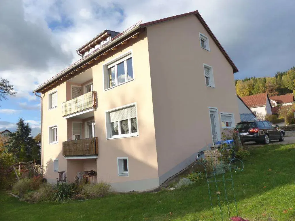 Top Anlage geboten! Zwei Häuser (Bj. 1965 u. 1991) mit insges. vier Wohneinheiten und Garage – Bild 1