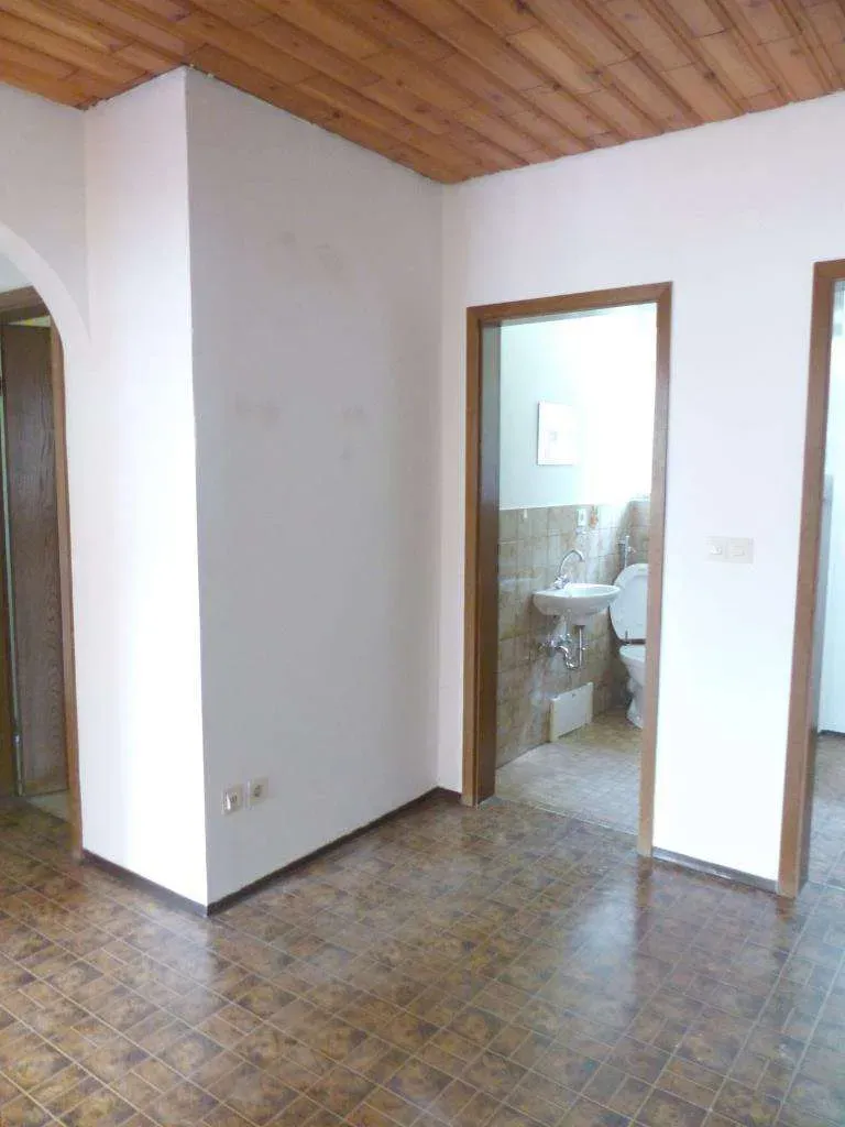 Top Anlageobjekt!!! Gepflegtes 3 Fam.-Haus mit zwei Garagen und zwei Stellplätzen – Bild 8
