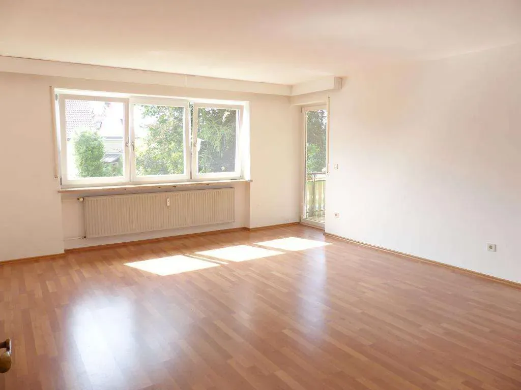 Top Anlageobjekt!!! Gepflegtes 3 Fam.-Haus mit zwei Garagen und zwei Stellplätzen – Bild 12