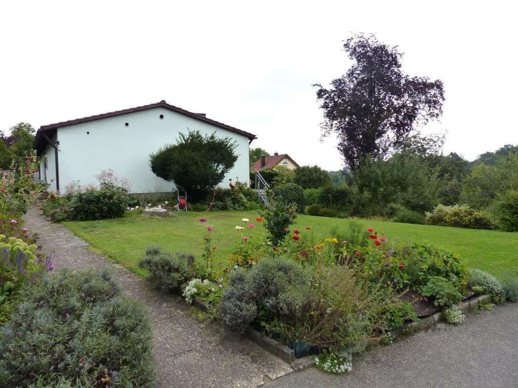 TOP!!! Ansprechendes Wohnhaus im Bungalowstil, mit Doppelgarage und herrlichem Fernblick – Bild 5