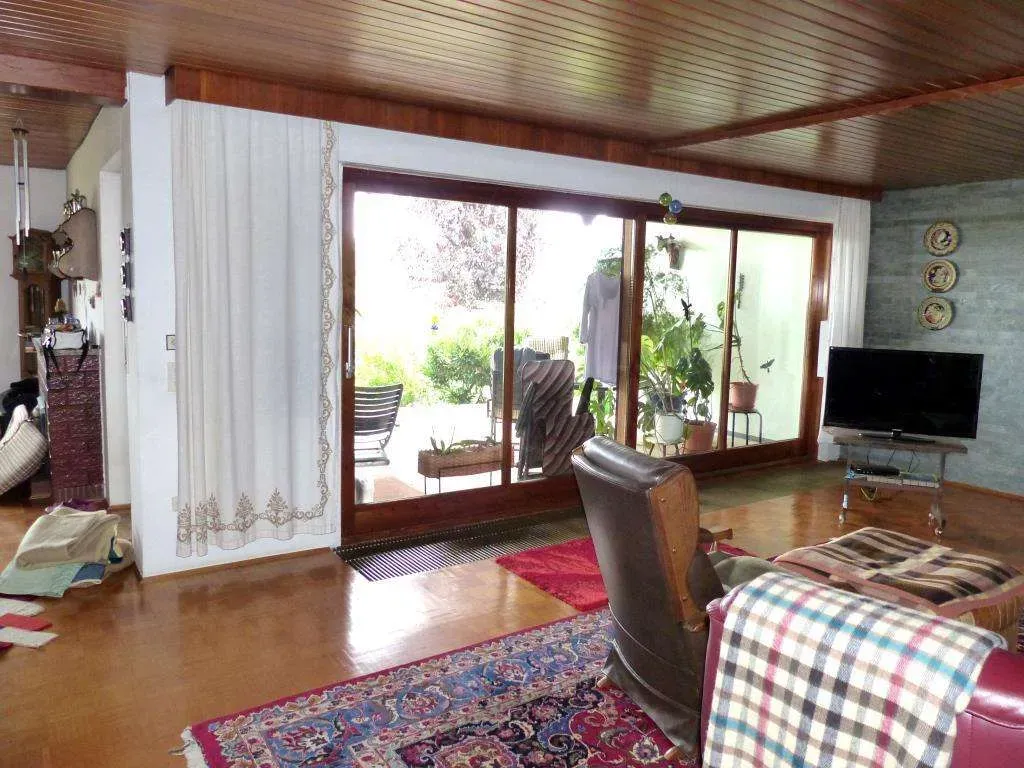 TOP!!! Ansprechendes Wohnhaus im Bungalowstil, mit Doppelgarage und herrlichem Fernblick – Bild 8