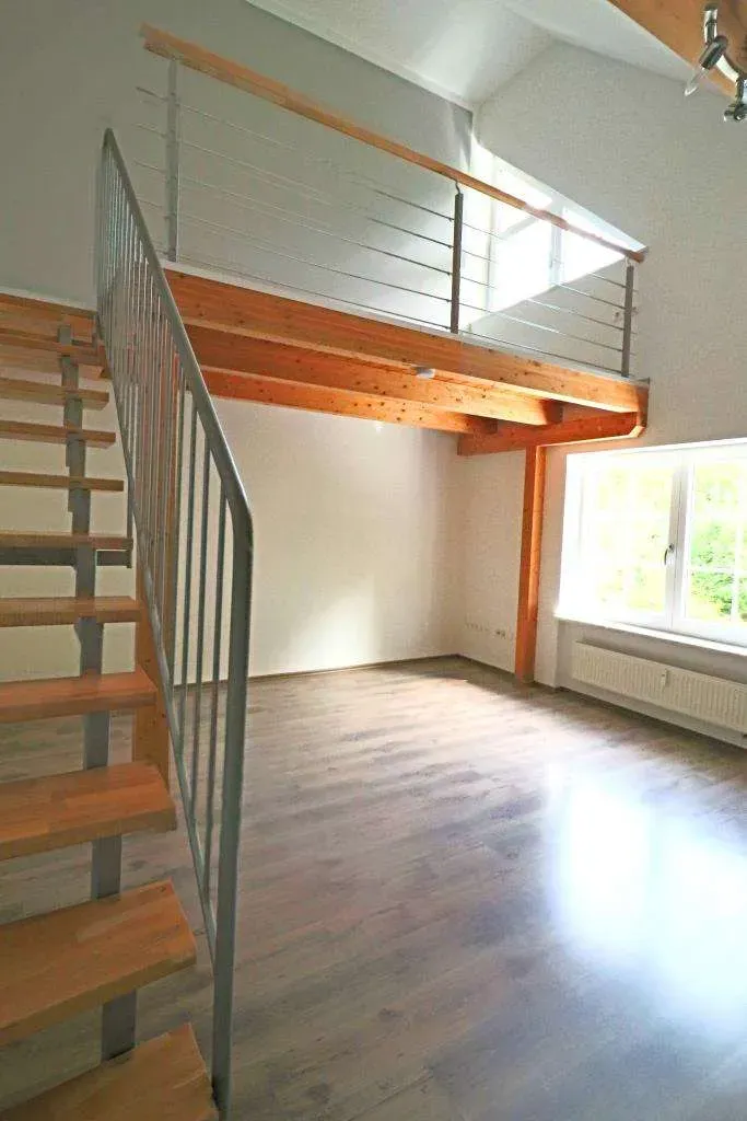 TOP! Ansprechendes Wohnhaus in Randlage mit Garage, zwei Galeriezimmern u. Studio im DG – Bild 8
