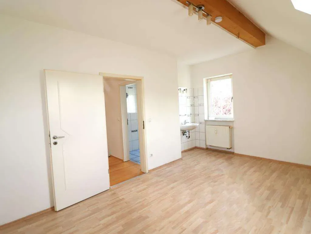 TOP! Ansprechendes Wohnhaus in Randlage mit Garage, zwei Galeriezimmern u. Studio im DG – Bild 14