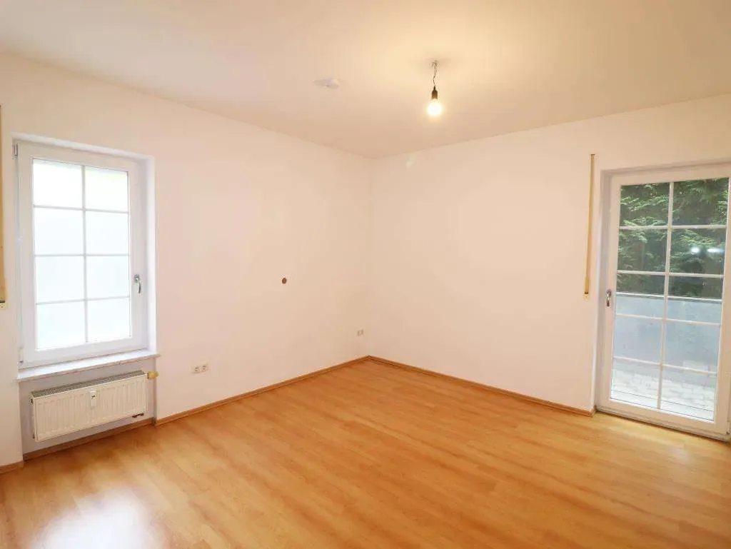 TOP! Ansprechendes Wohnhaus in Randlage mit Garage, zwei Galeriezimmern u. Studio im DG – Bild 10