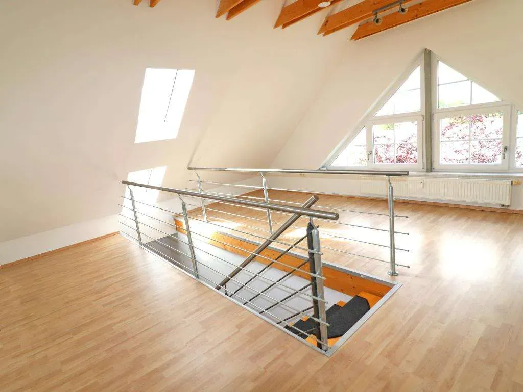 TOP! Ansprechendes Wohnhaus in Randlage mit Garage, zwei Galeriezimmern u. Studio im DG – Bild 15