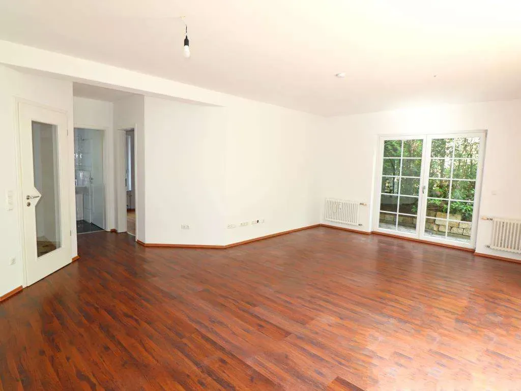 TOP! Ansprechendes Wohnhaus in Randlage mit Garage, zwei Galeriezimmern u. Studio im DG – Bild 12