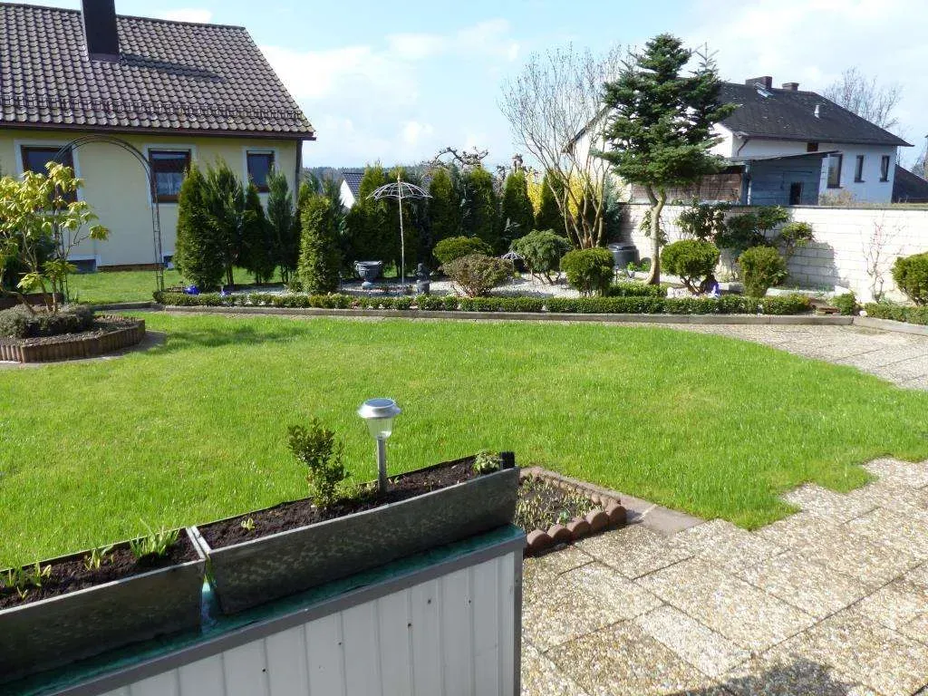 Top gepflegt!!! Ansprechendes Wohnhaus mit eigengenutzter Wohnung und vier Appartements, Garage u… – Bild 3