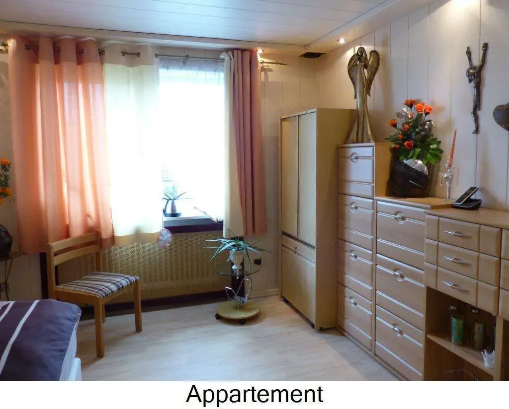 Top gepflegt!!! Ansprechendes Wohnhaus mit eigengenutzter Wohnung und vier Appartements, Garage u… – Bild 12