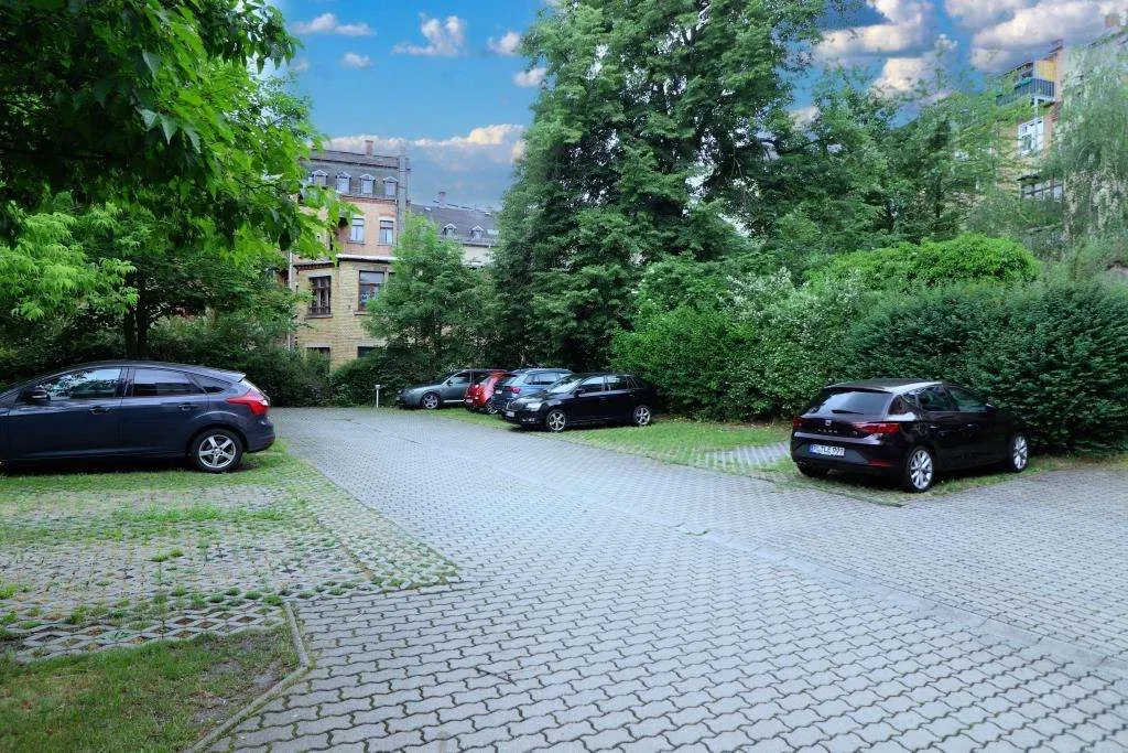 Top gepflegt! Hochwertig sanierte 3 1/2 Zi.-ETW mit Aufzug, Balkon und Runderker – Bild 2