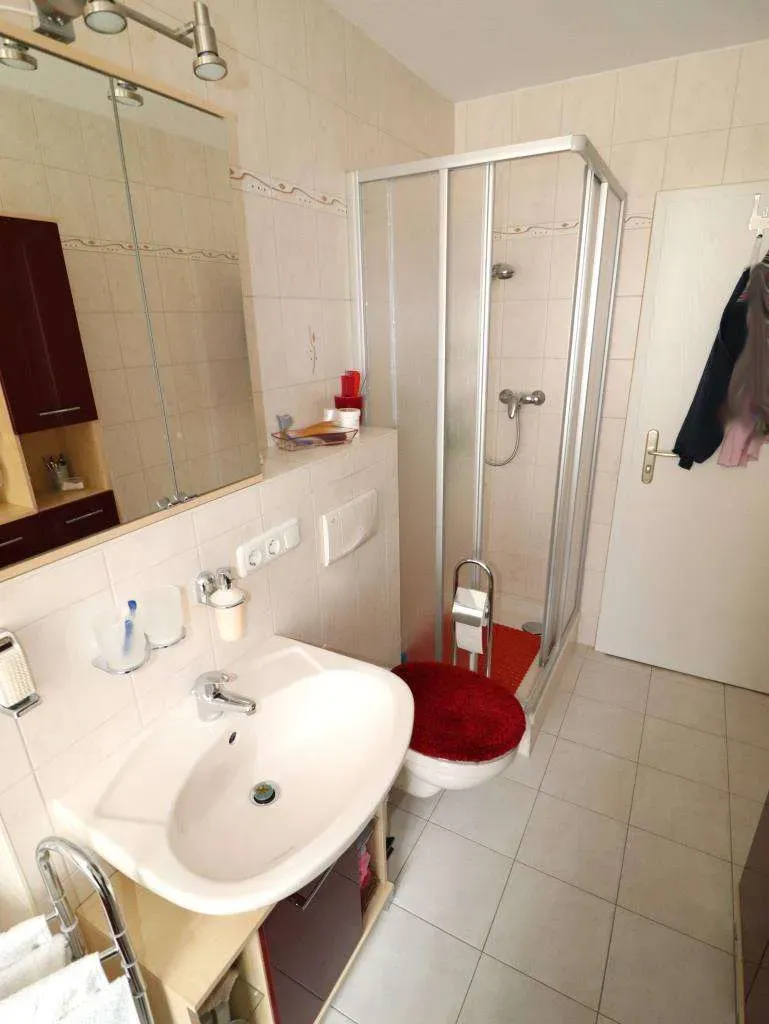 Top gepflegt! Hochwertig sanierte 3 1/2 Zi.-ETW mit Aufzug, Balkon und Runderker – Bild 12