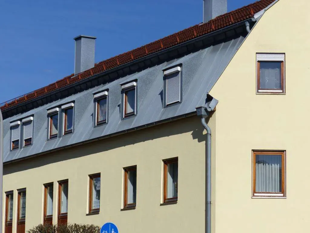 Top gepflegt und zentral! Ansprechende 3 Zi.-ETW mit Tiefgarage, im 1. OG, ohne Aufzug – Bild 2