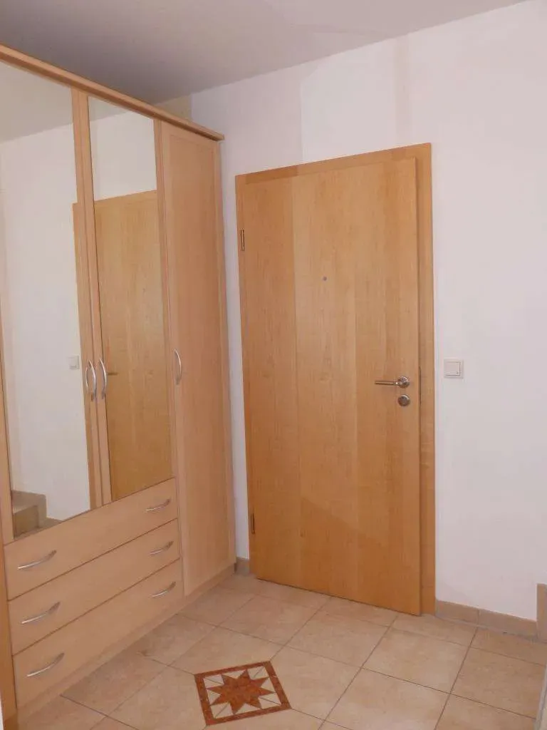TOP! Gepflegte 2 Zi.- EG-Wohnung mit Einbauküche, Terrasse, Garten und Tiefgarage – Bild 4