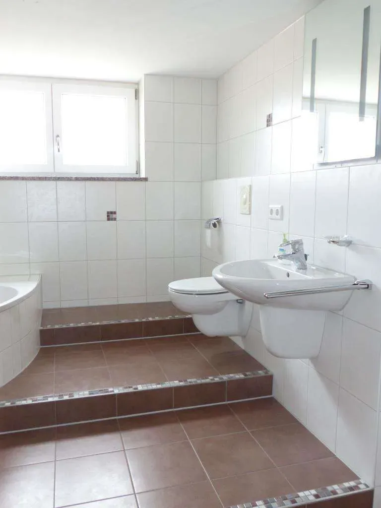 TOP! Gepflegte 2 Zi.- EG-Wohnung mit Einbauküche, Terrasse, Garten und Tiefgarage – Bild 8