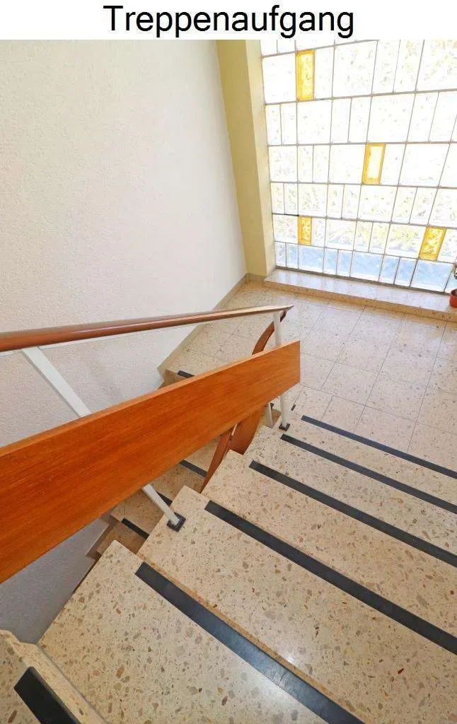 TOP gepflegtes Dreifam.-Haus mit Balkone und Dop.-Garage, EG und OG vermietet, DG Whg. frei – Bild 11