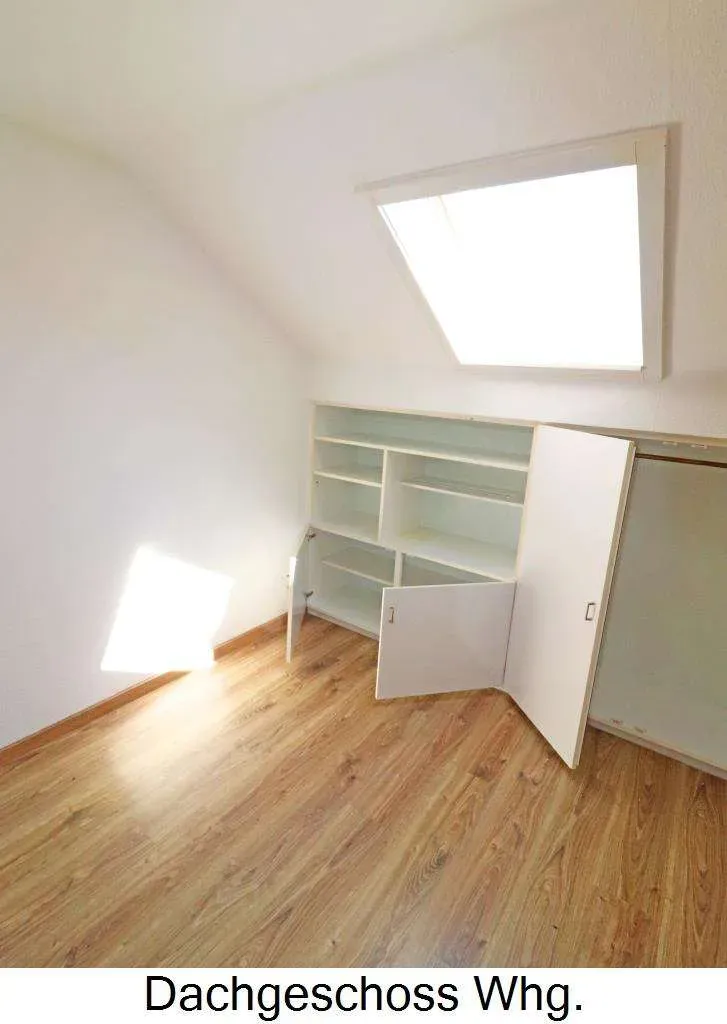 TOP gepflegtes Dreifam.-Haus mit Balkone und Dop.-Garage, EG und OG vermietet, DG Whg. frei – Bild 10